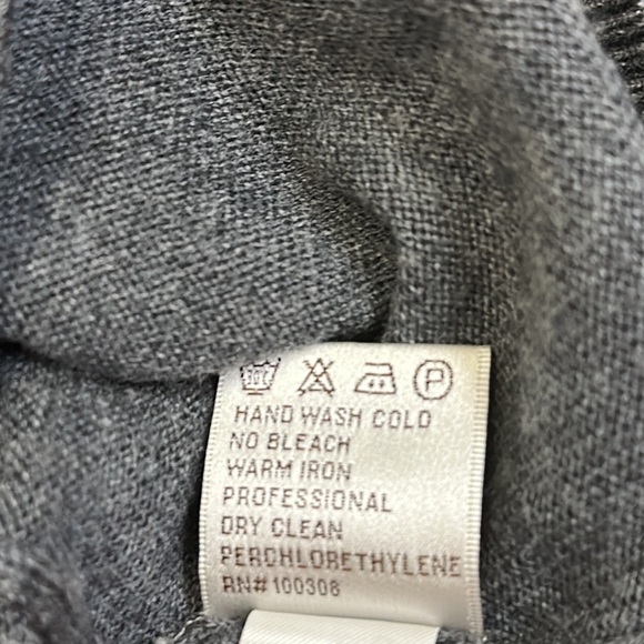 Men’s Peter Millar Gray 100% Merino Wool Cardigan Sweater Size Large - Picture 8 of 8